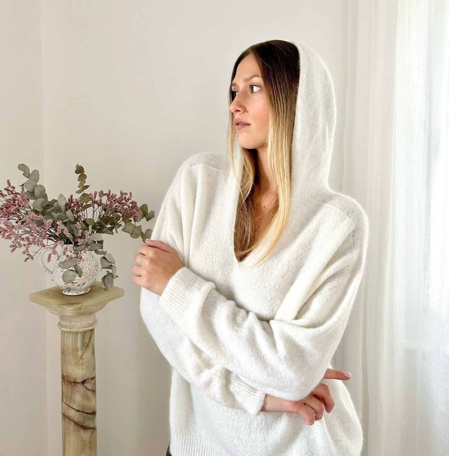 White_hooded_shirt