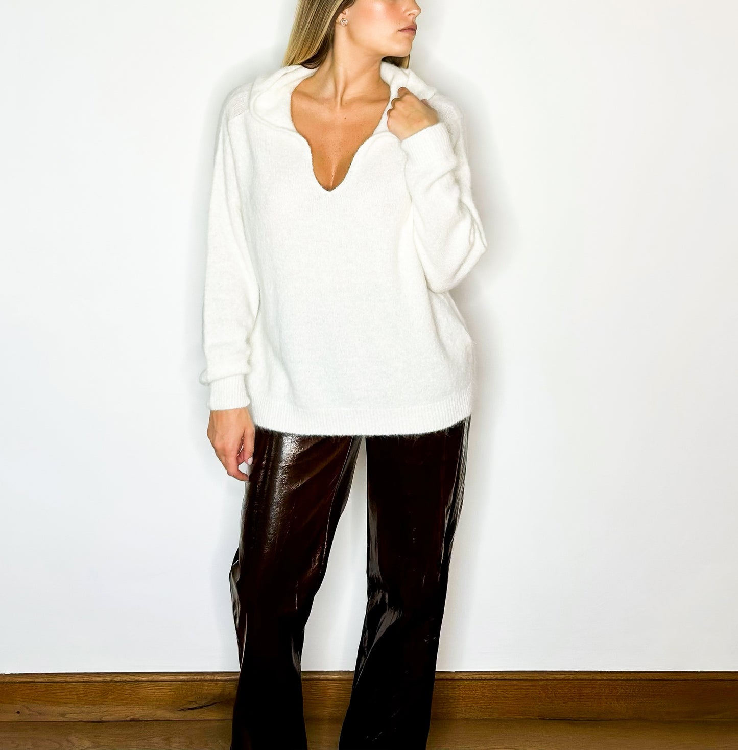 White hooded jumper