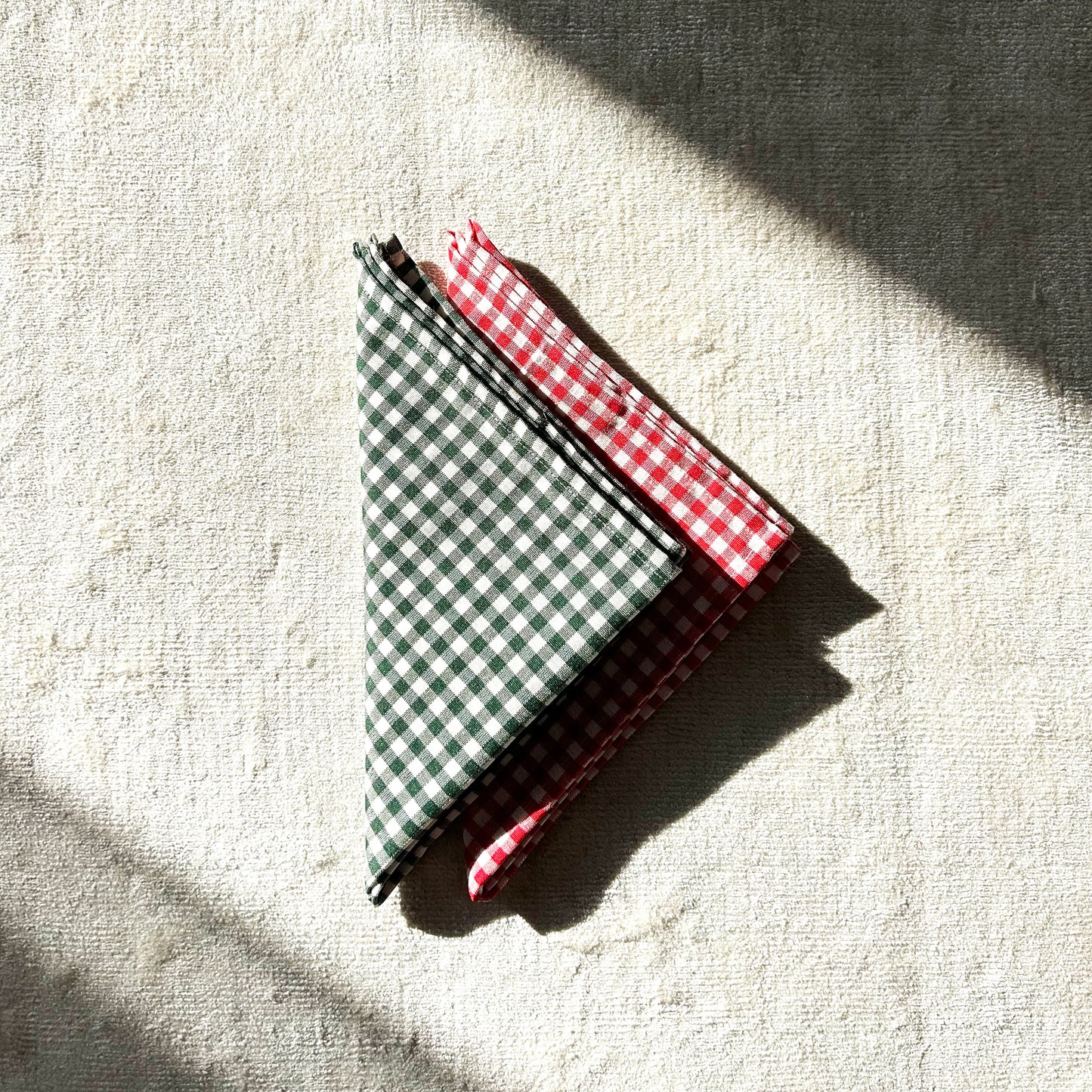 Christmas_cotton_napkins_red_and_green_checks_Christmas_table