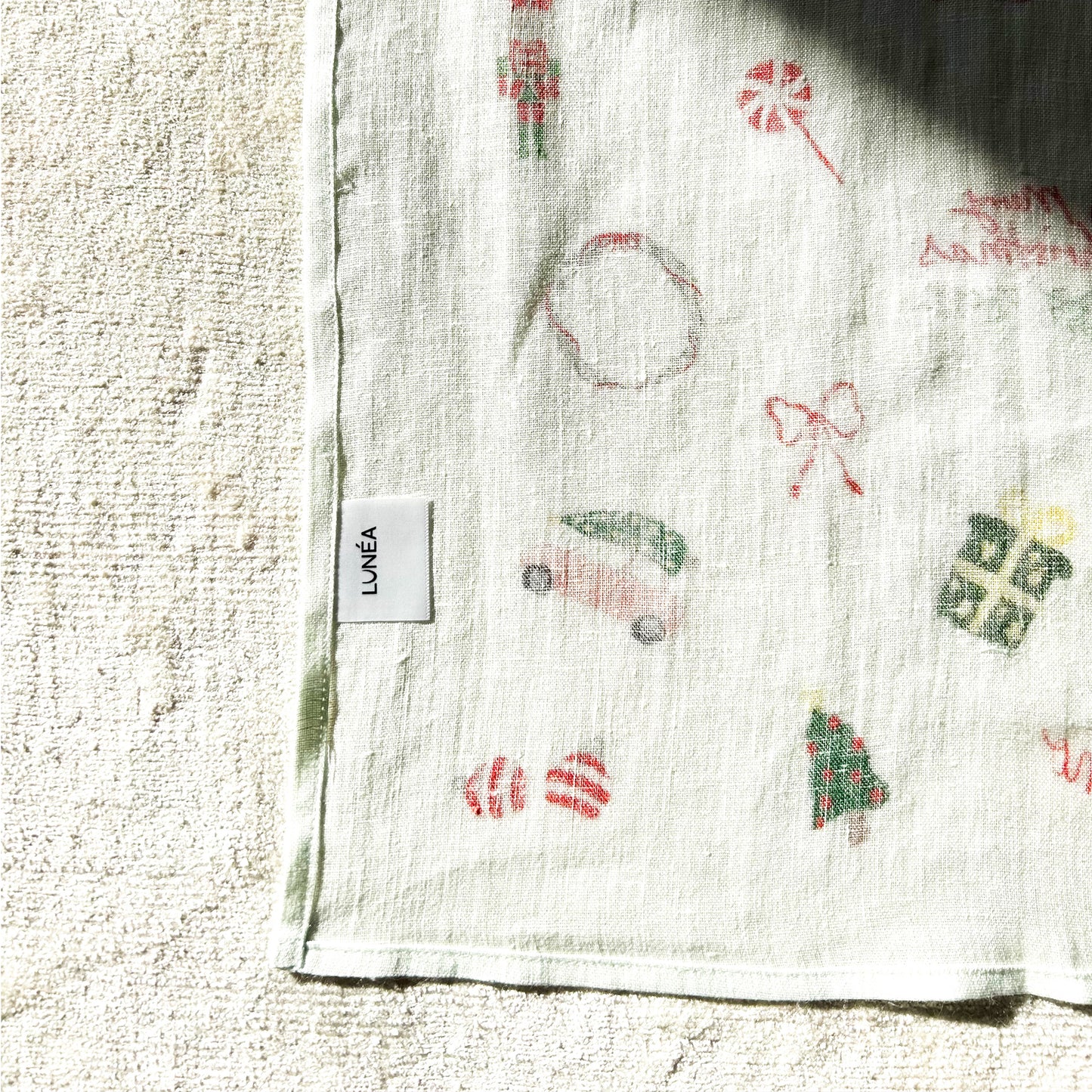 Christmas_linen_printed_napkin_table_setting