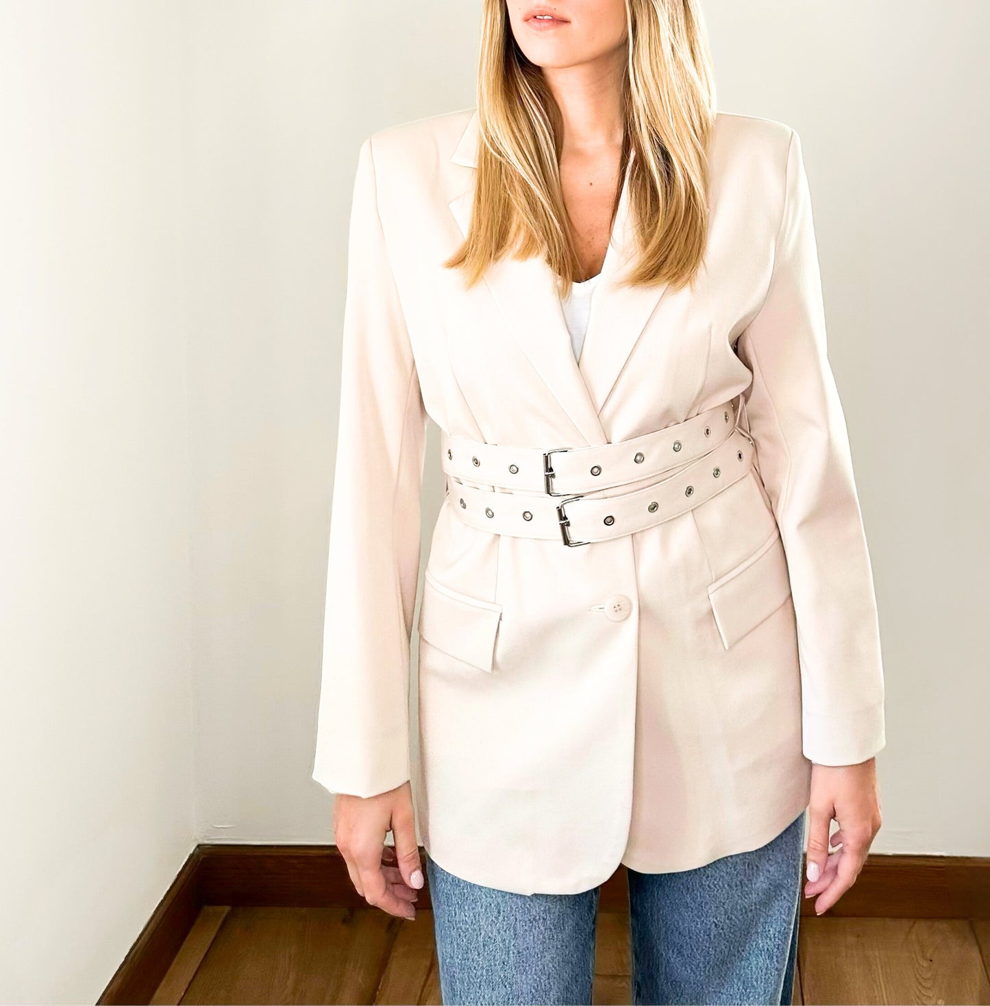 cream_blazer_with_belt_party_looks_christmas_casual_look_