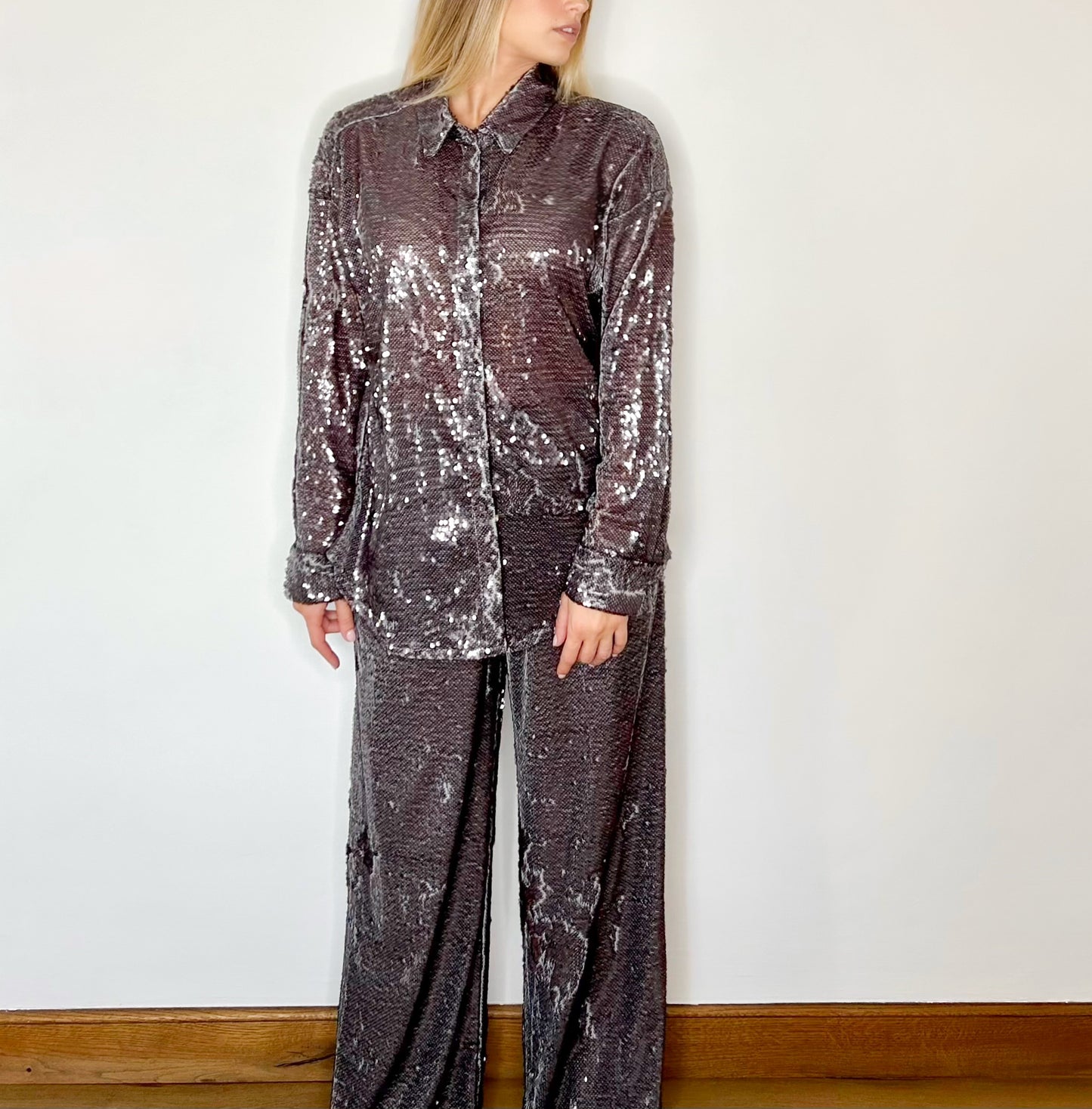 suit_grey_sequins_party_look_soft_fit_