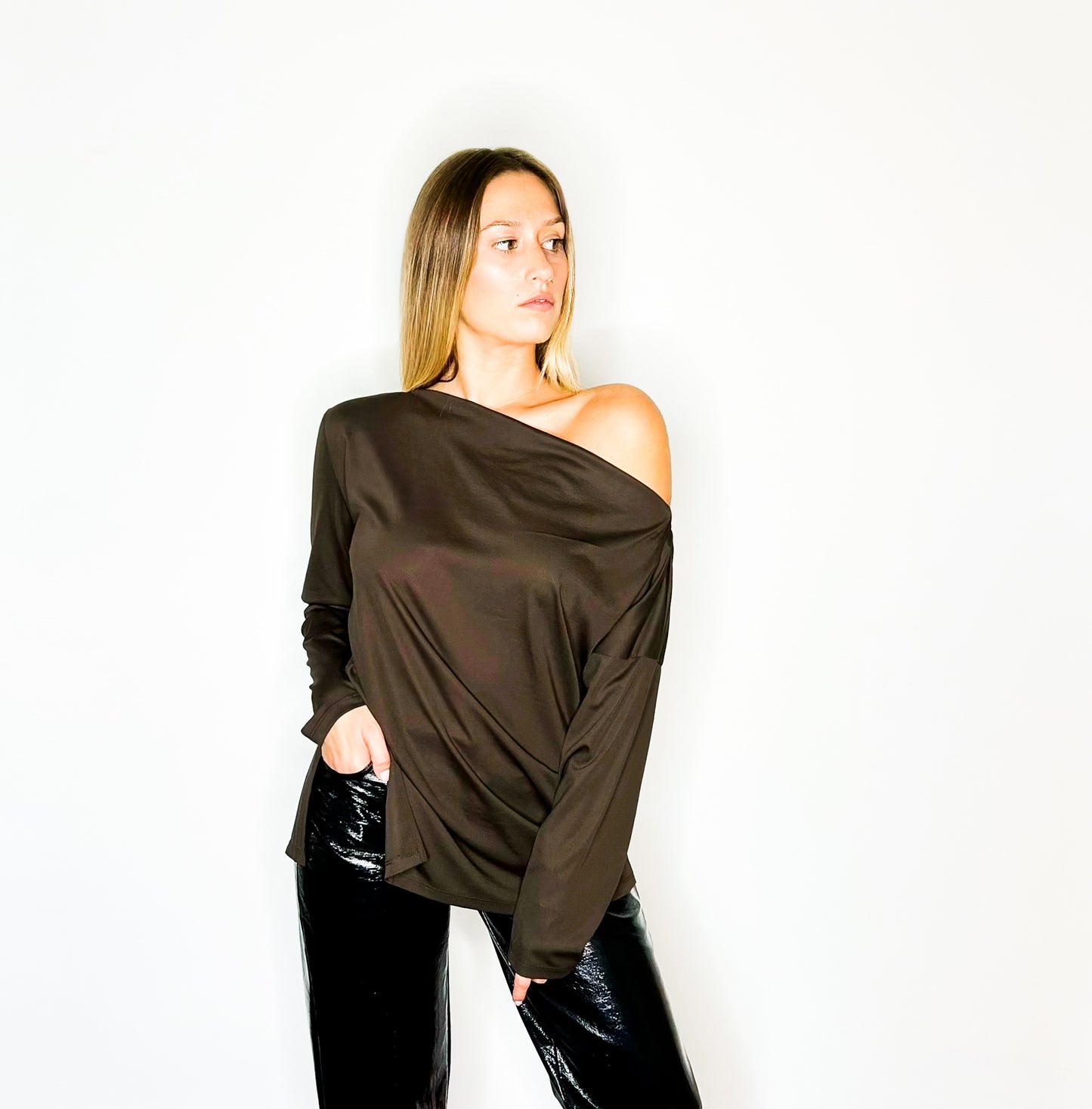 asymmetrical_brown_soft_shoulder_falling_party_look