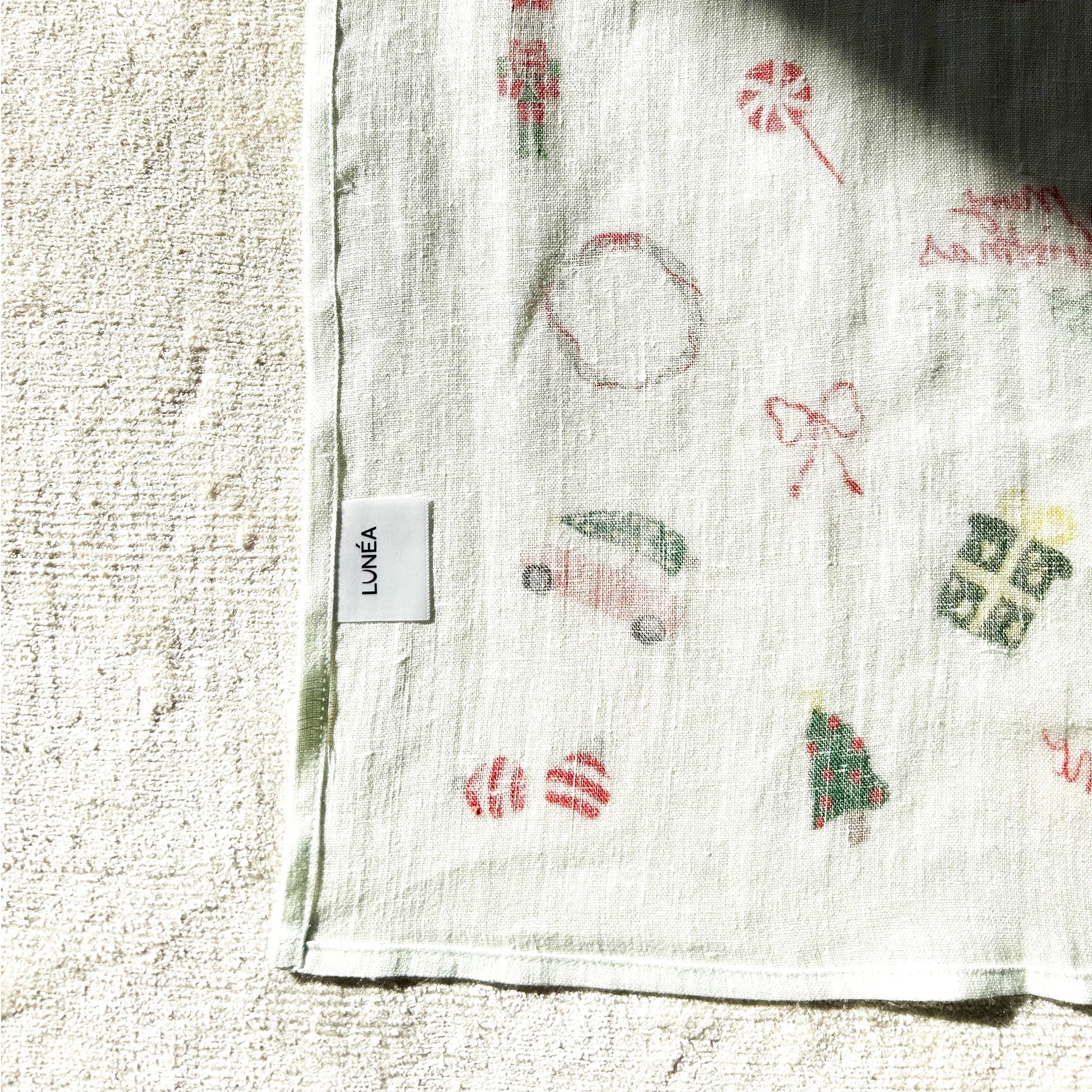 Christmas_linen_printed_napkin_table_setting