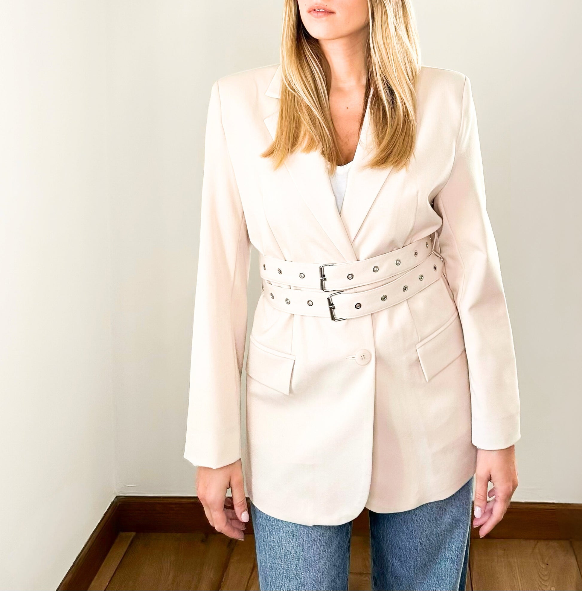 cream_blazer_with_belt_party_looks_christmas_casual_look_