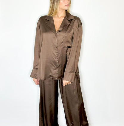 suitinsatenbrownloungewearpartylook