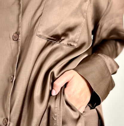 suitinsatenbrownloungewearpartylookdetail